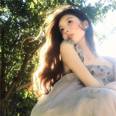 他从火光中走来